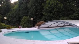 piscina con copertura telescopica